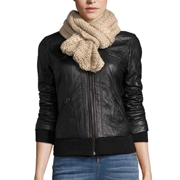 BCBGeneration Accessories - NWT BCBGeneration Women's Thick and Thin Infinity